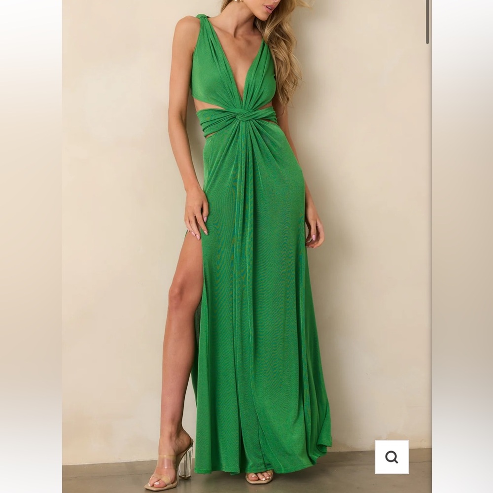Beautiful green twist front cut out maxi dress!